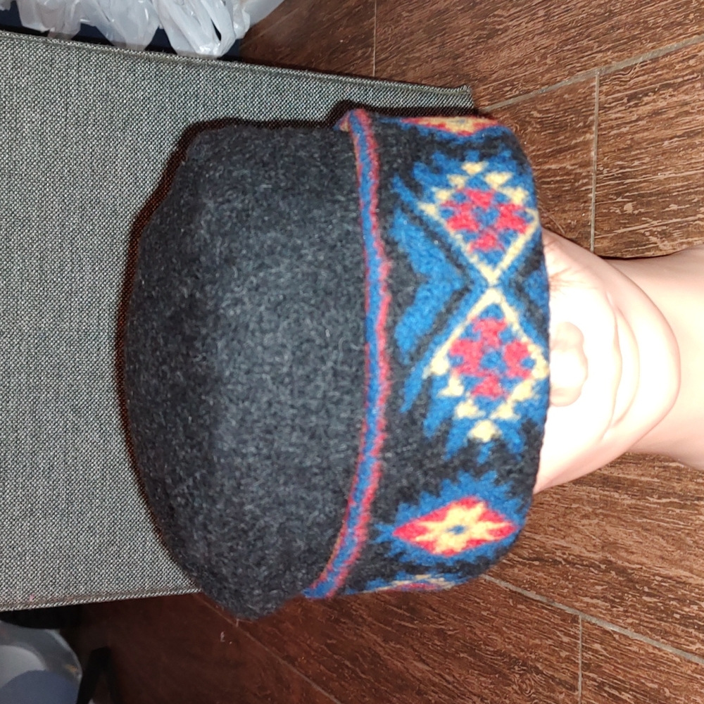 Polar Mitt Black Aztec Dress Women's Hat Brand New with Tag M